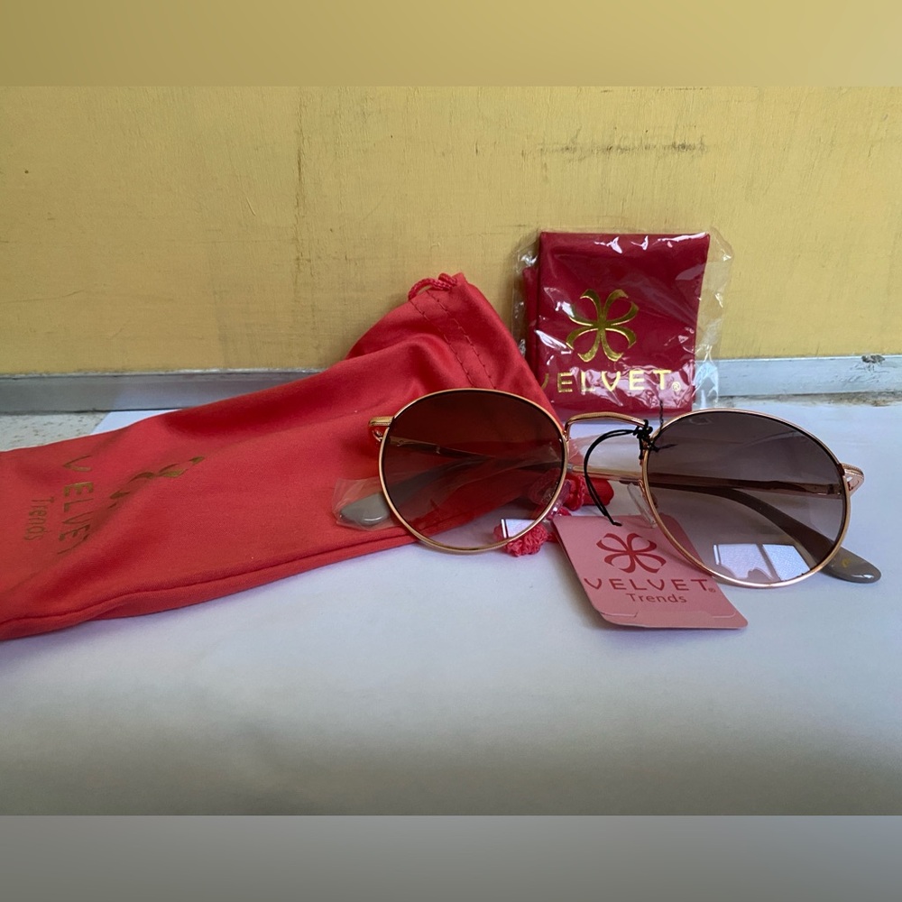 Velvet Trends Gold metal frame Tinted sunglasses Brand new never worn